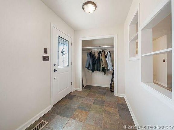 4th image of 759 Valentine Ln