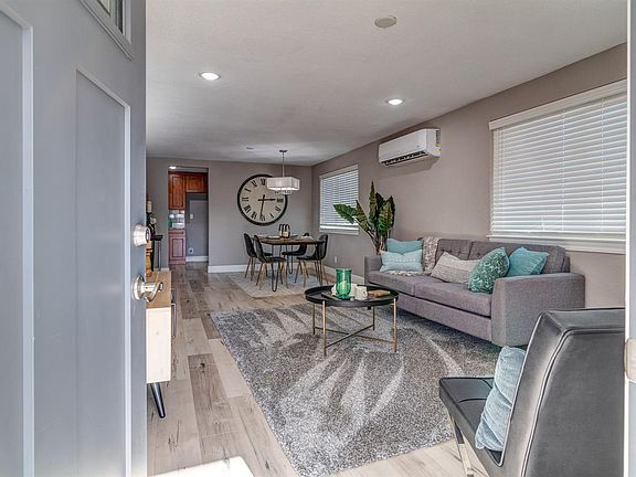 4th image of 4656 Pacific Ave