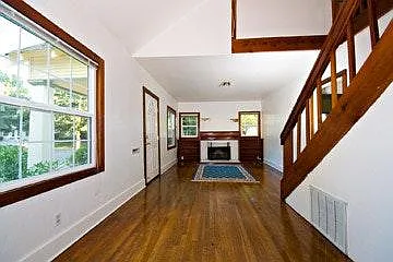 390 40th St — Photo 3