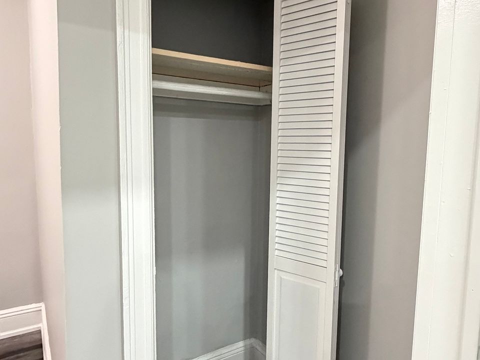 1st image of 386 Stegman Pkwy Floor 2