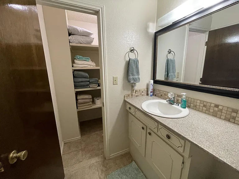 912 Canyon St #1 — Photo 3