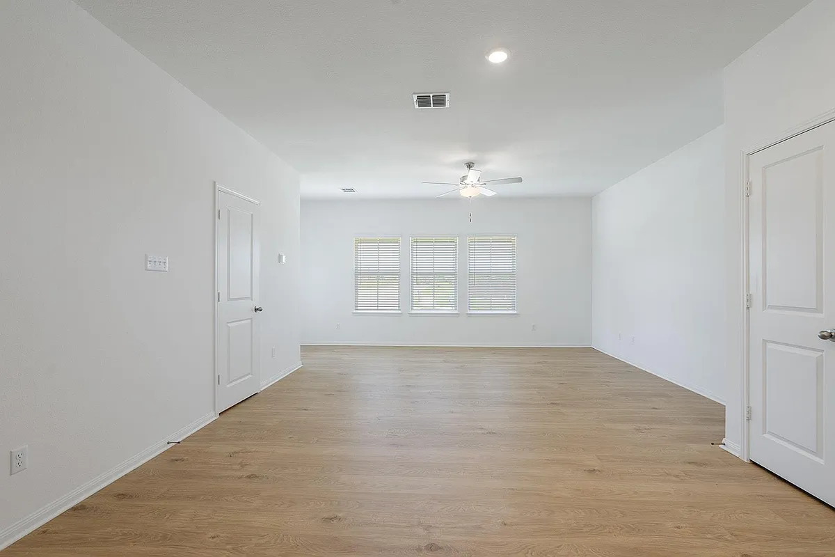 Building Photo - 101 Desert Hare Dr
