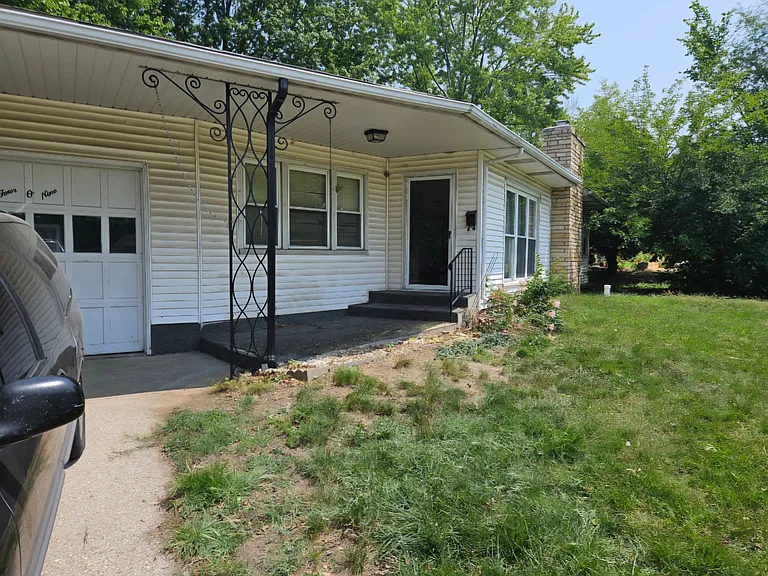 409 W Texas Ave — Photo 17