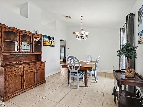 5th image of 3754 SE 3rd Ave
