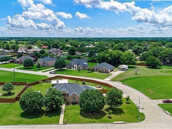 3rd image of 506 Kings Creek Dr