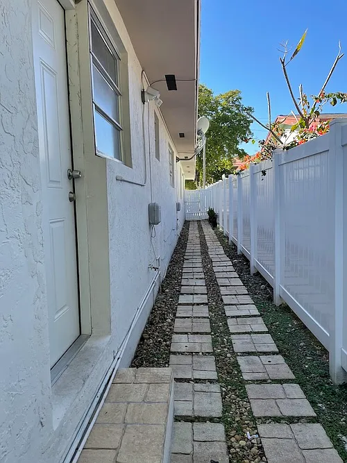 SW 37th Ct, Miami — Photo 2