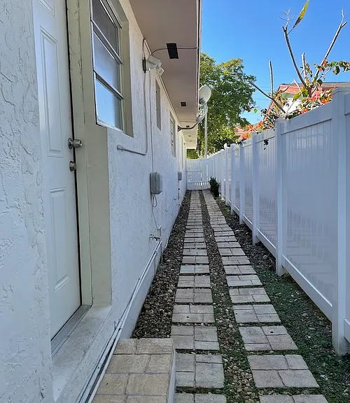 SW 37th Ct — Photo 2