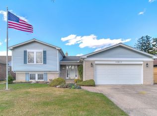 13817 Deepwood Ct, Sterling Heights, MI