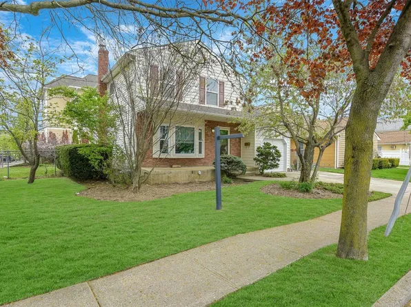 2 Eastern Parkway, Farmingdale, NY 11735