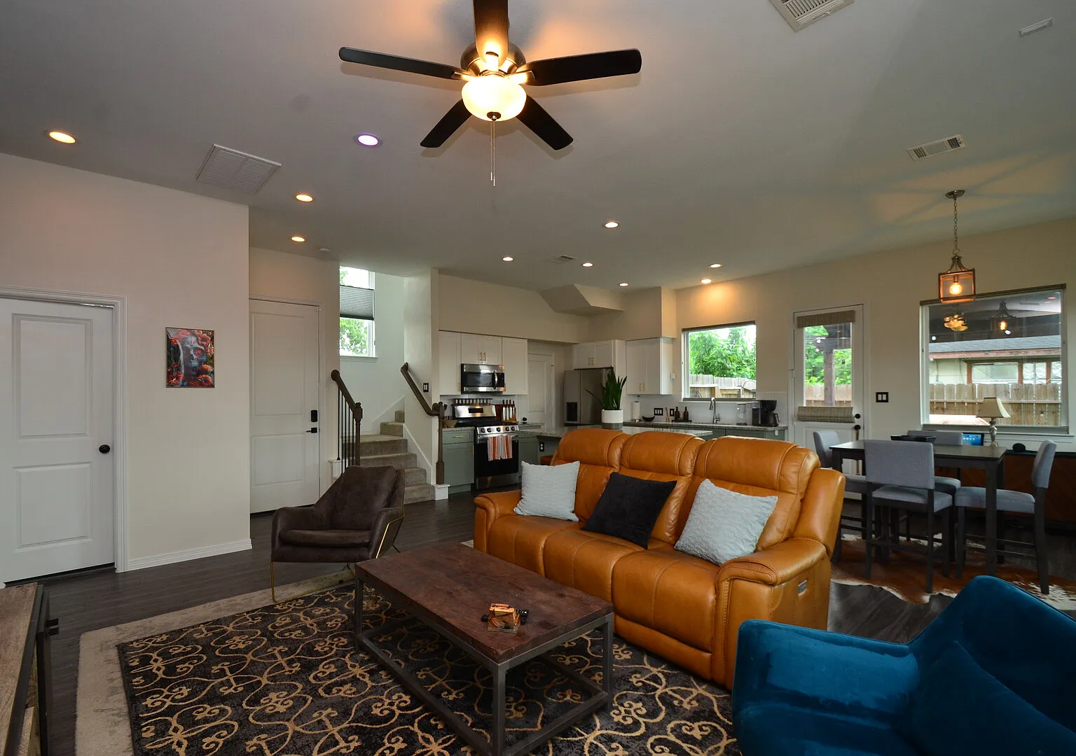Beautiful and Comfortable Home Near Downtown Houston — Photo 3