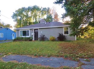 28 Roger St, Bangor, ME 04401