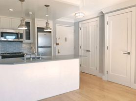 50 W 93rd St