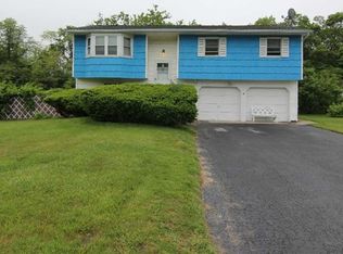 1270 Waverly Ave, Farmingville, NY 11738