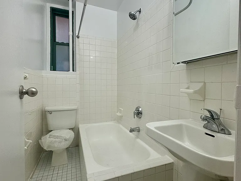 501 E 78th St #1H — Photo 7
