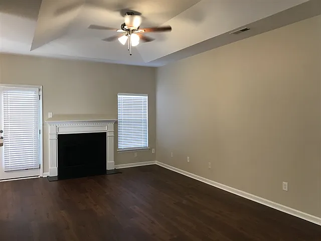 114 Speer St — Photo 3