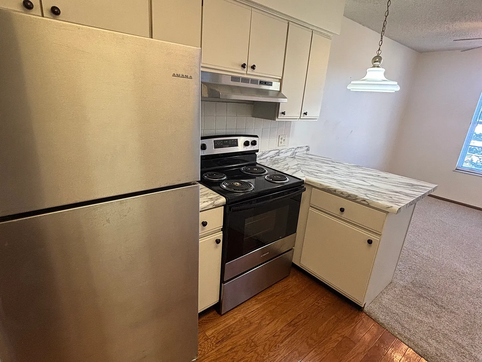 2 bed, 1.5 bath, 998 sqft, $1,050 — Photo 4