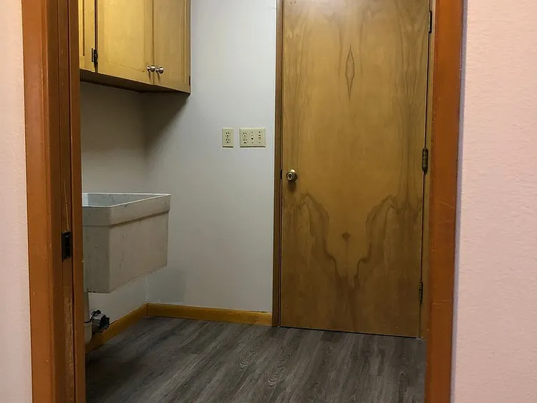 2250 Dorchester Dr S — Photo 10