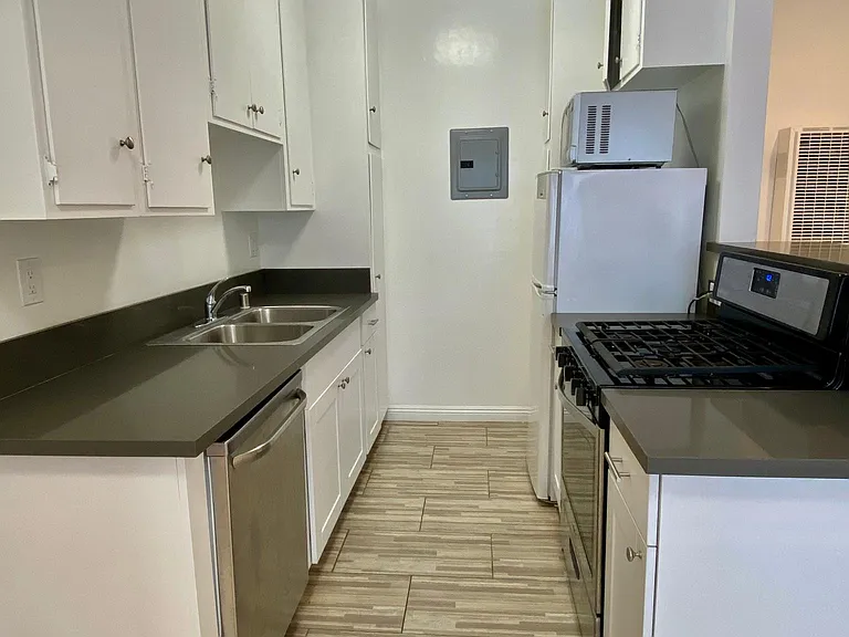 3726 S Canfield Ave #7 — Photo 13