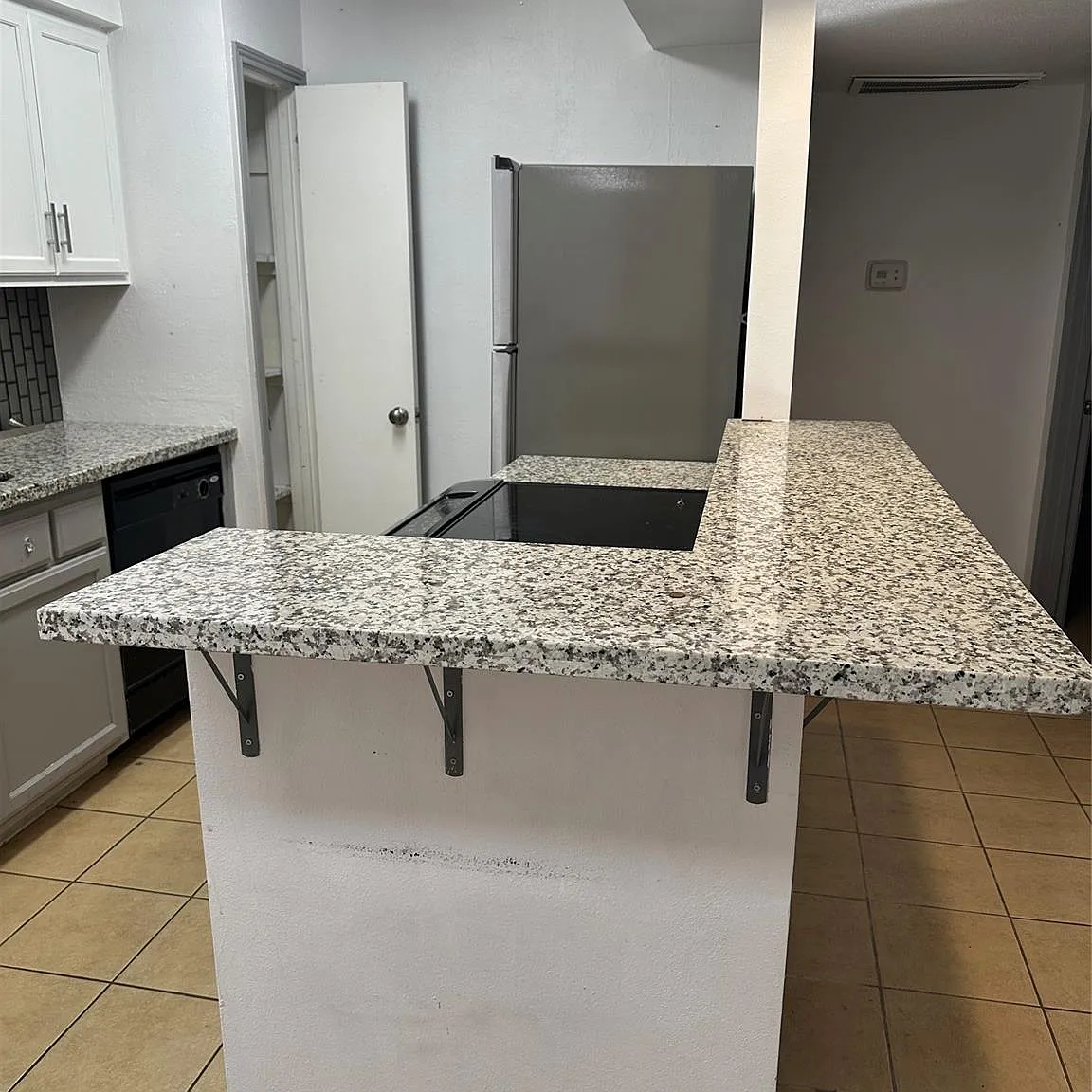 1 bed, 1.0 bath, 725 sqft, $1,200 — Photo 2