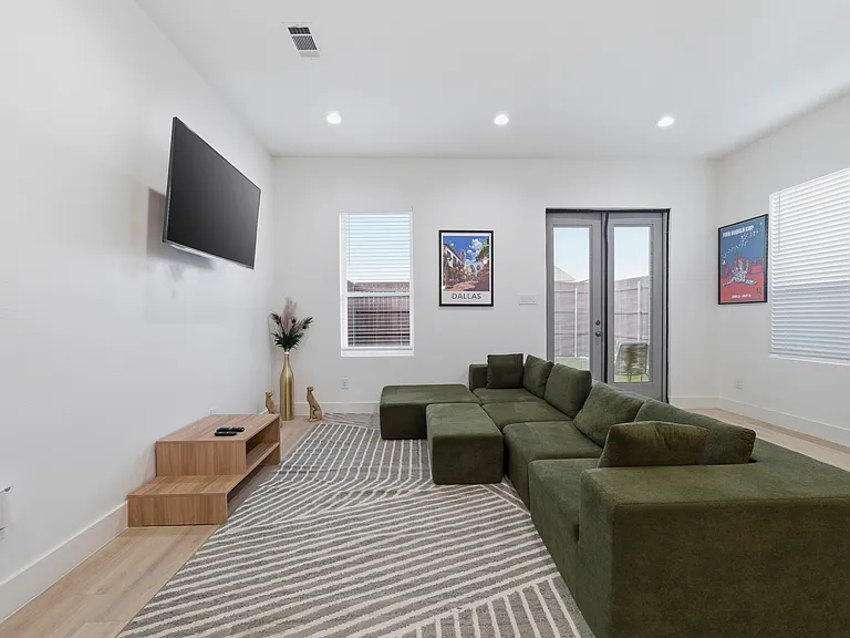 2406 Merlin St — Photo 5