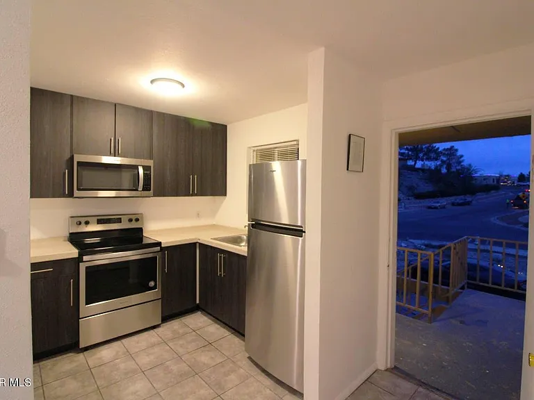 5200 Carousel Dr #3 — Photo 2