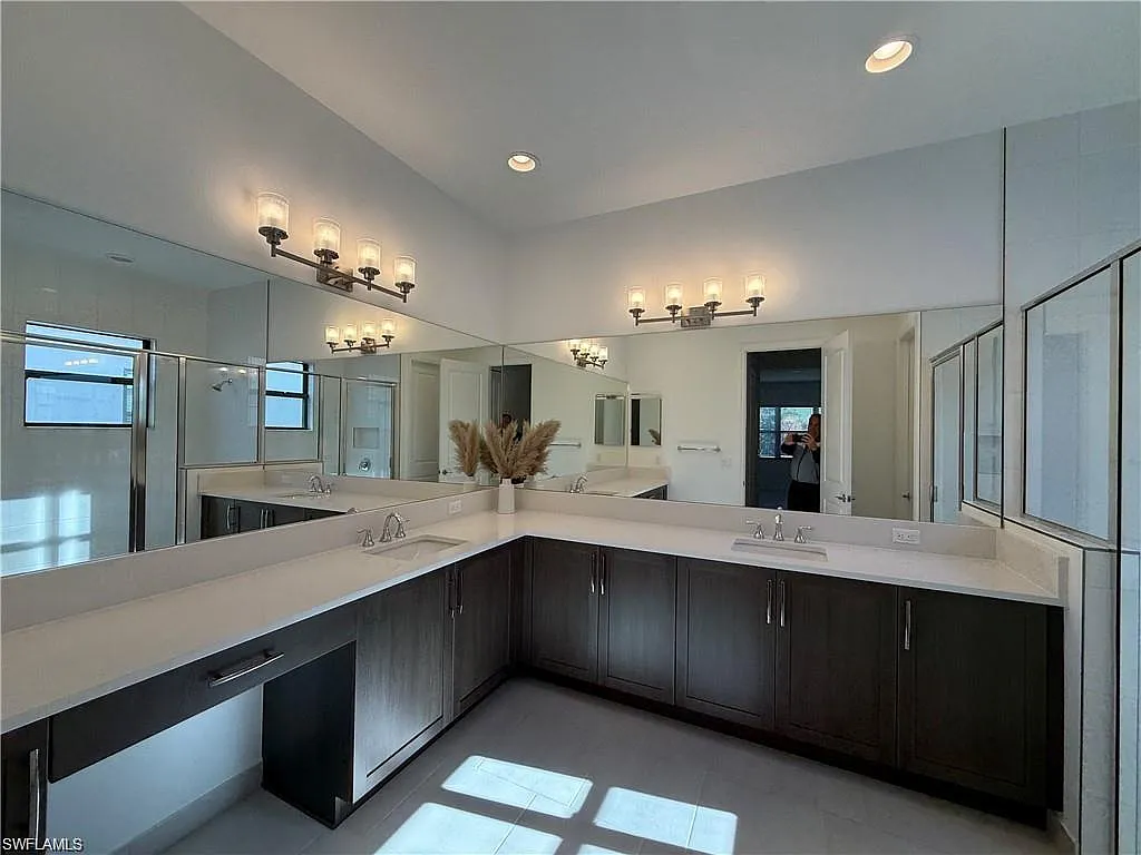 3 bed, 3.0 bath, 2135 sqft, $3,800 — Photo 2