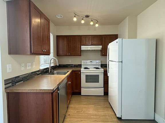 4th image of 8527-8539 SE Clinton St #8535-7PLEX-1
