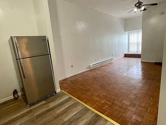 4th image of 3156 Richmond St