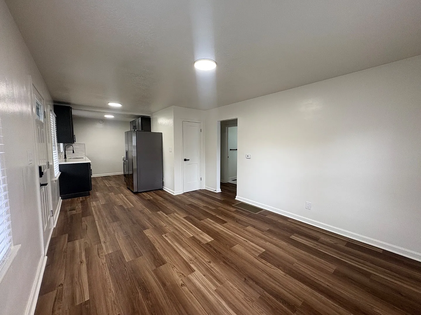 1718 N Irvington Ave — Photo 2