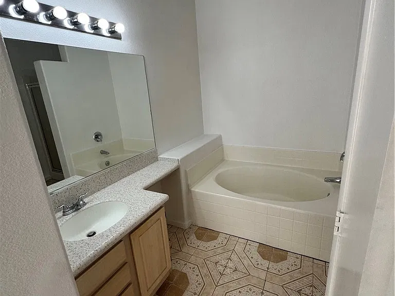 5655 E Sahara Ave #2008 — Photo 16