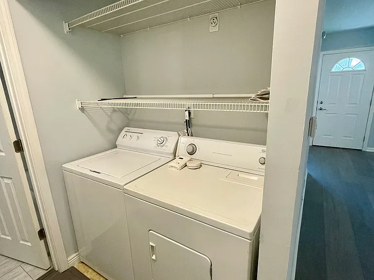 2367 Carnation Dr — Photo 12