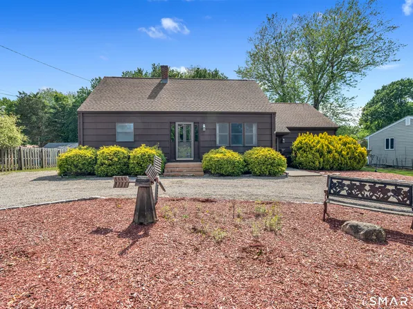 8 Chapel Hill Road, Montville, CT 06370