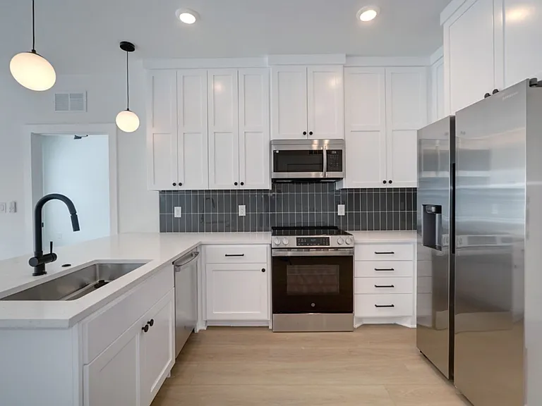 3000 Duval St #105 — Photo 2