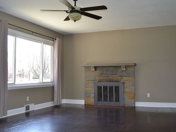 3rd image of 3627 Woodman Dr
