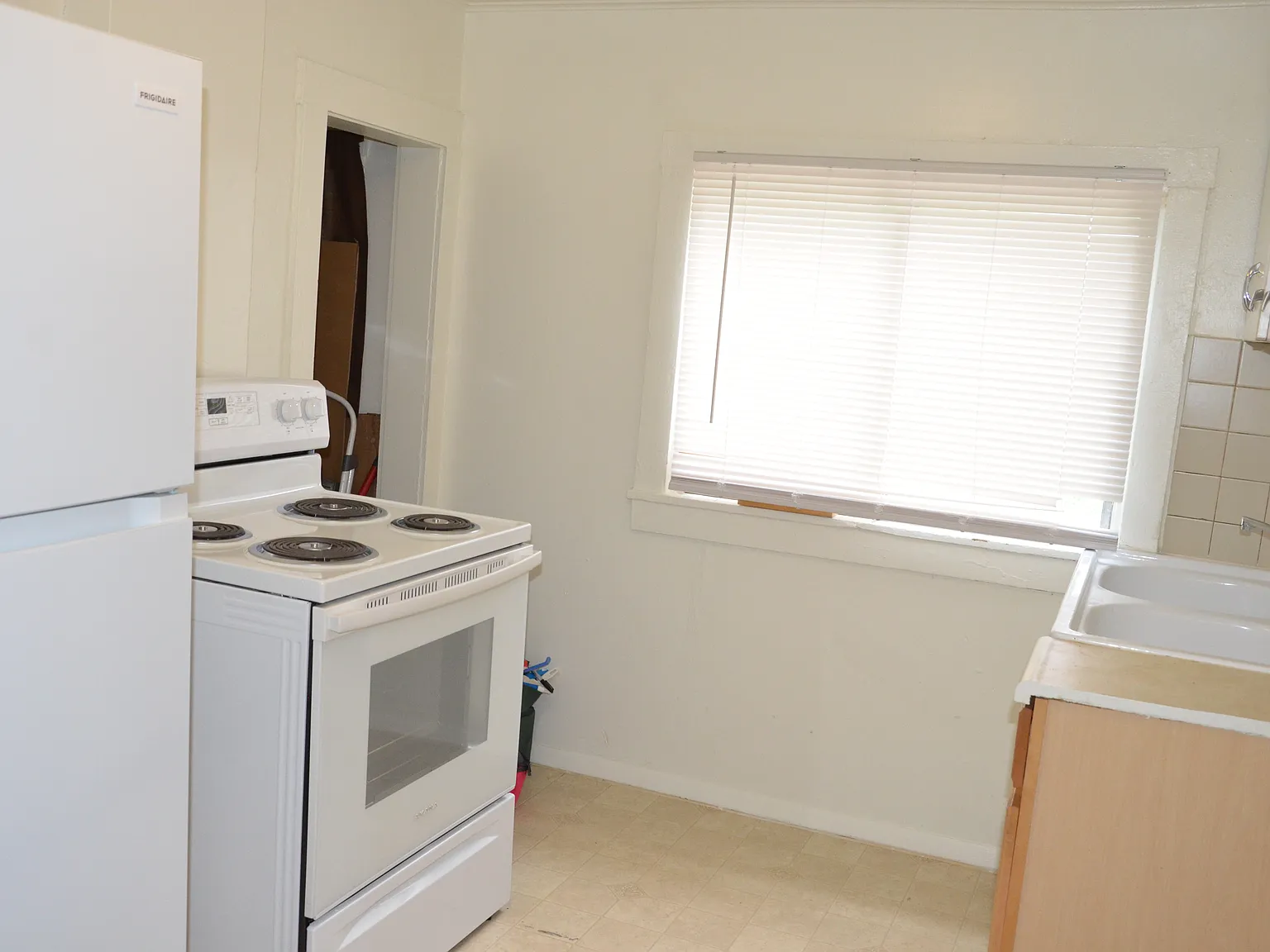 2 bed, 1300 sqft, $875 — Photo 4