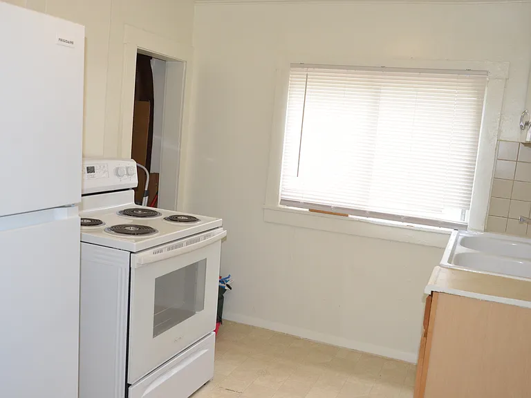 403 Park St — Photo 3