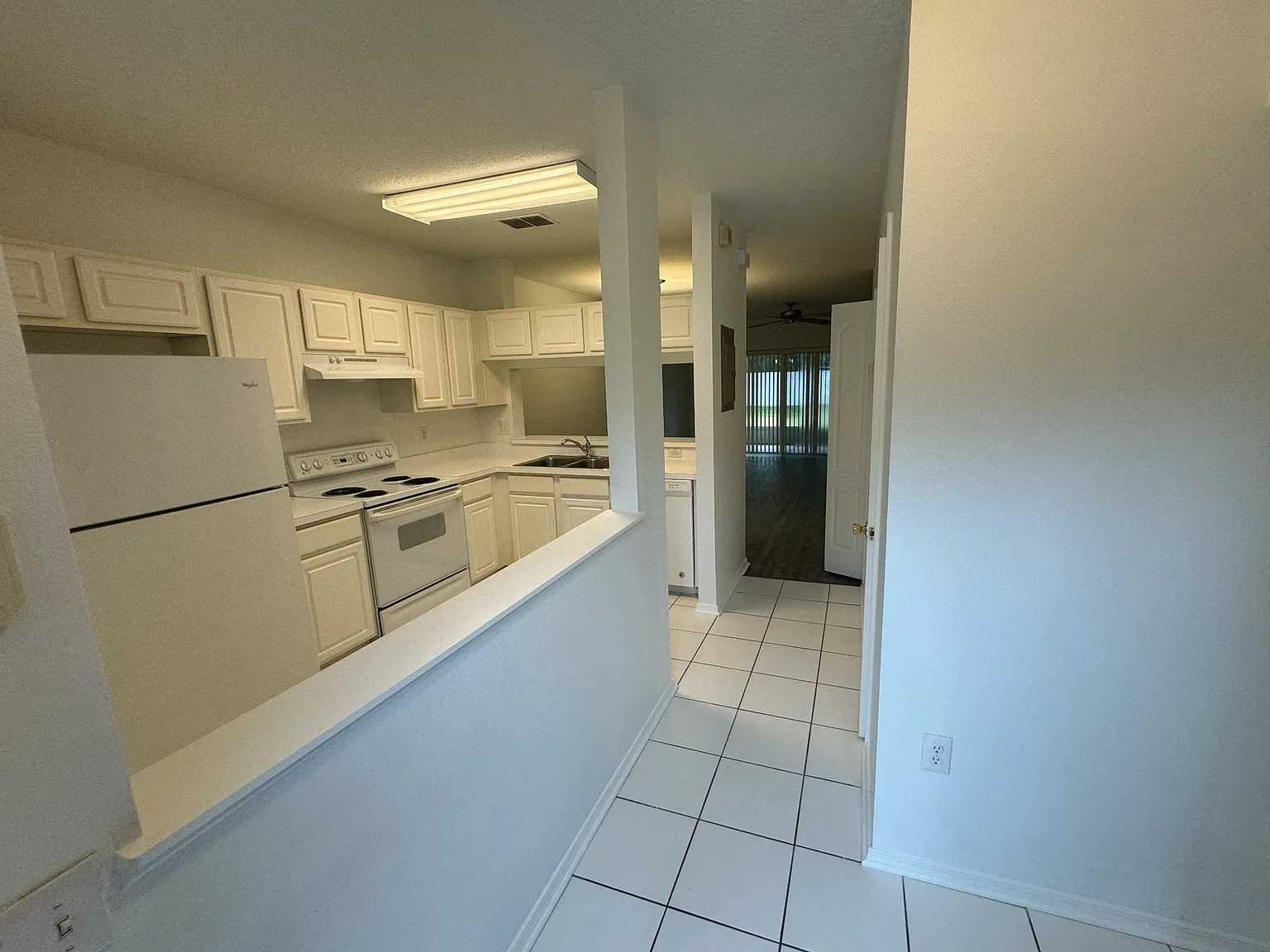 2 bed, 2.5 bath, 1184 sqft, $2,000 — Photo 3