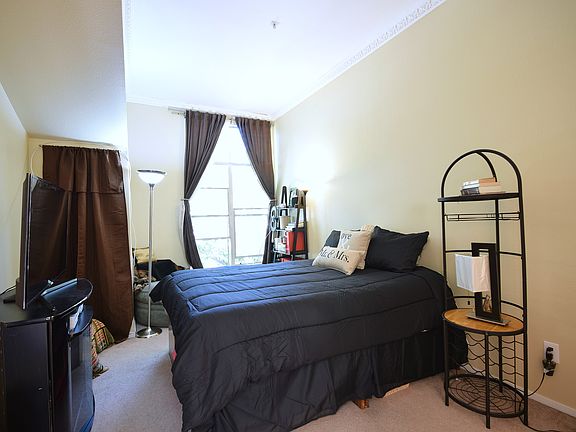 5th image of 608 Atherton Pl