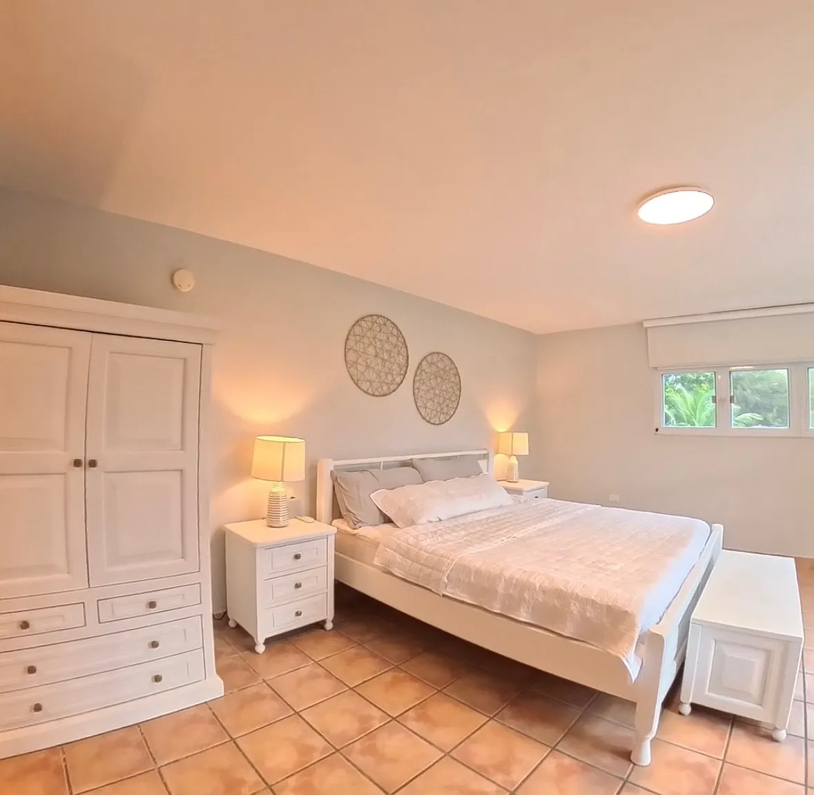4 bed, 4.5 bath, 2900 sqft, $5,200 — Photo 2