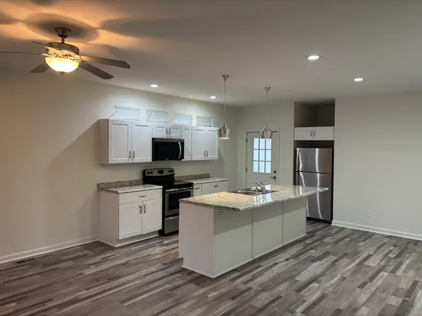 603 W Seminary Ave #A, Bloomington, IL 61701