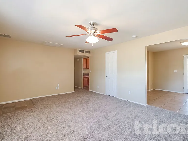 5017 W Sierra Vista Dr — Photo 4