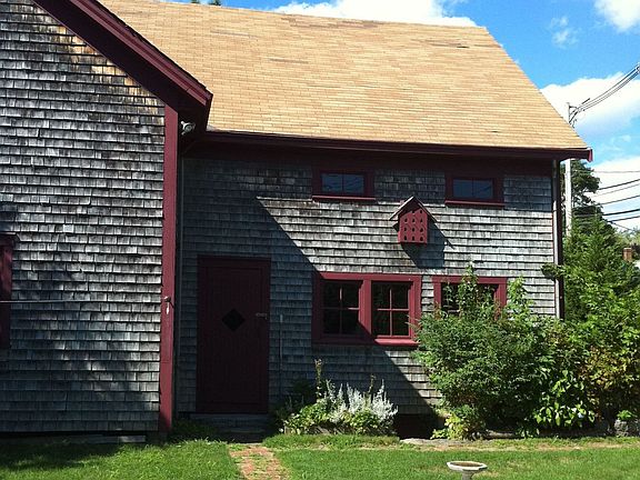 Back yard w/ side view of barn