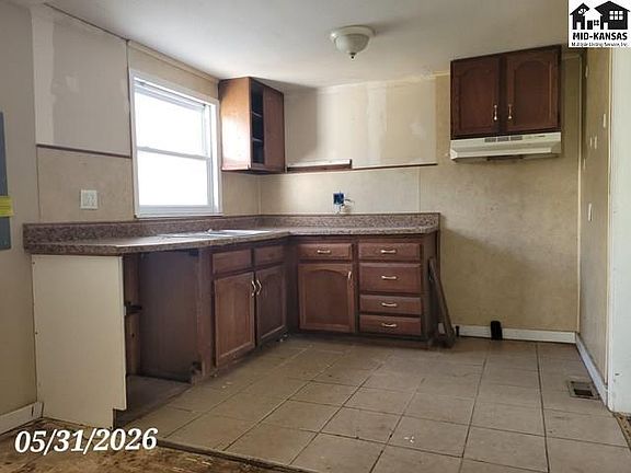 3rd image of 509 Normandy Rd