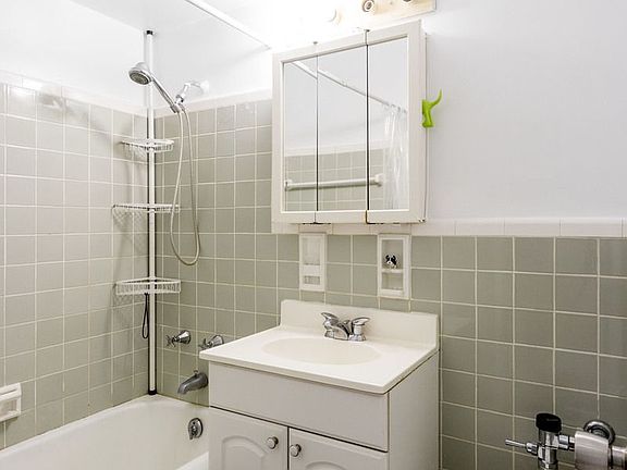 5th image of 175 Willoughby St APT 11N