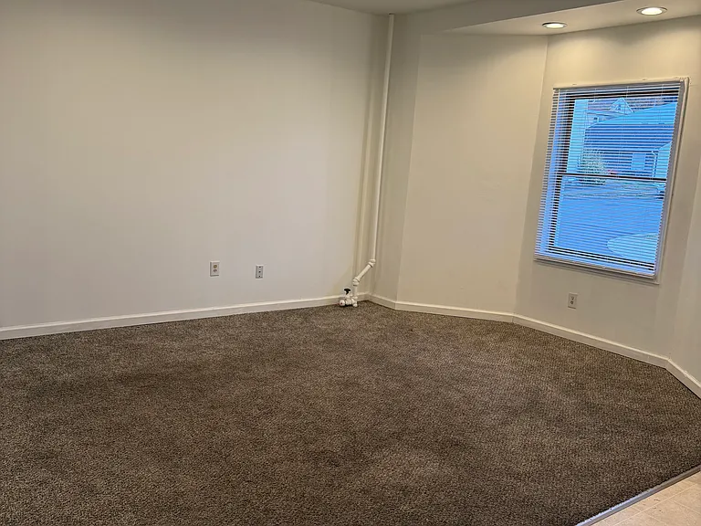 417 Mortimer St — Photo 15