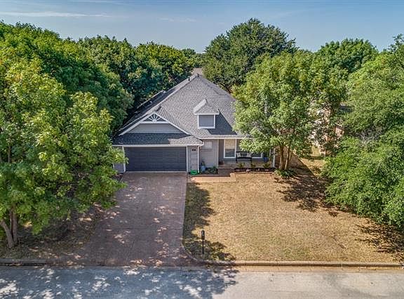 3rd image of 4921 Alicia Dr