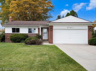 37211 Alper Dr, Sterling Heights, MI 48312