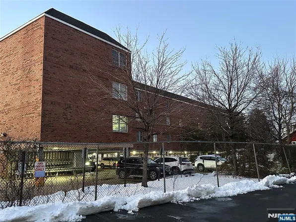 65 Fairview St APT 3D, Palisades Park, NJ 07650