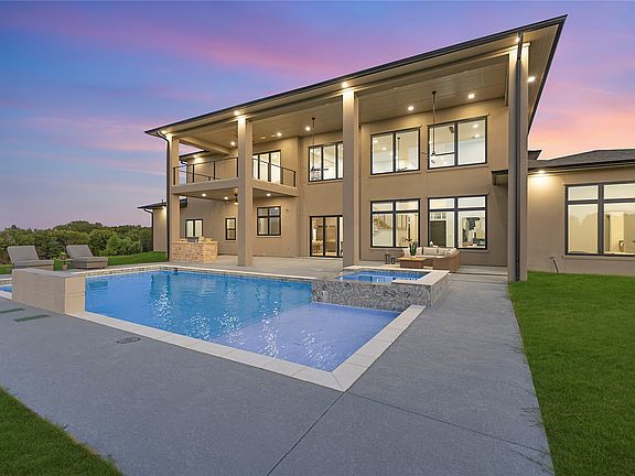 3rd image of 389 Hidden Leaf Cir