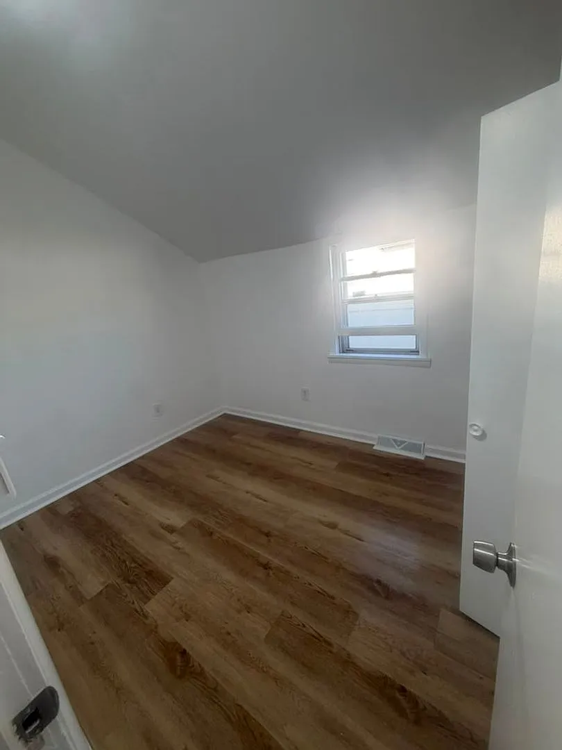 73 William St — Photo 1